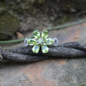 Peridot Cut/CZ (6 x 6mm x 4mm 1 x 2mm)