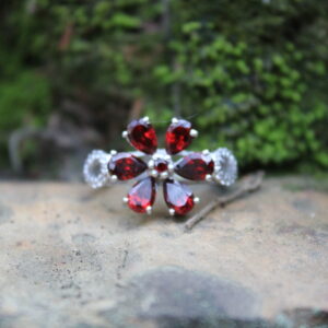 Garnet Cut Cluster/CZ (6 x 6mm x 4mm 1 x 2mm)